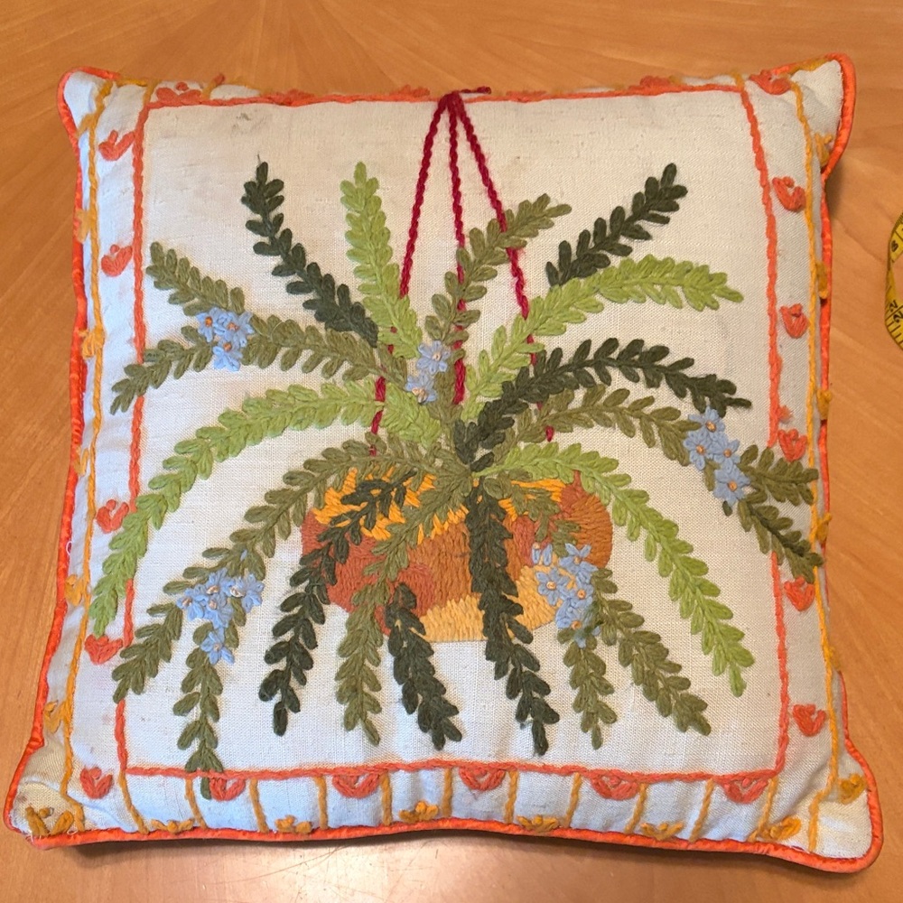 Hand-Embroidered Hanging Fern Pillow - White/Green
